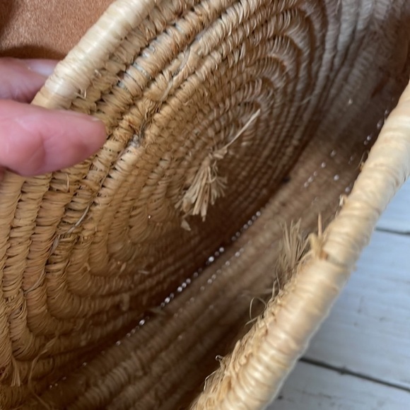 Handmade Round Raffia&Leather Crossbody Bag with Silver and Stone Embellishment - Picture 9 of 9